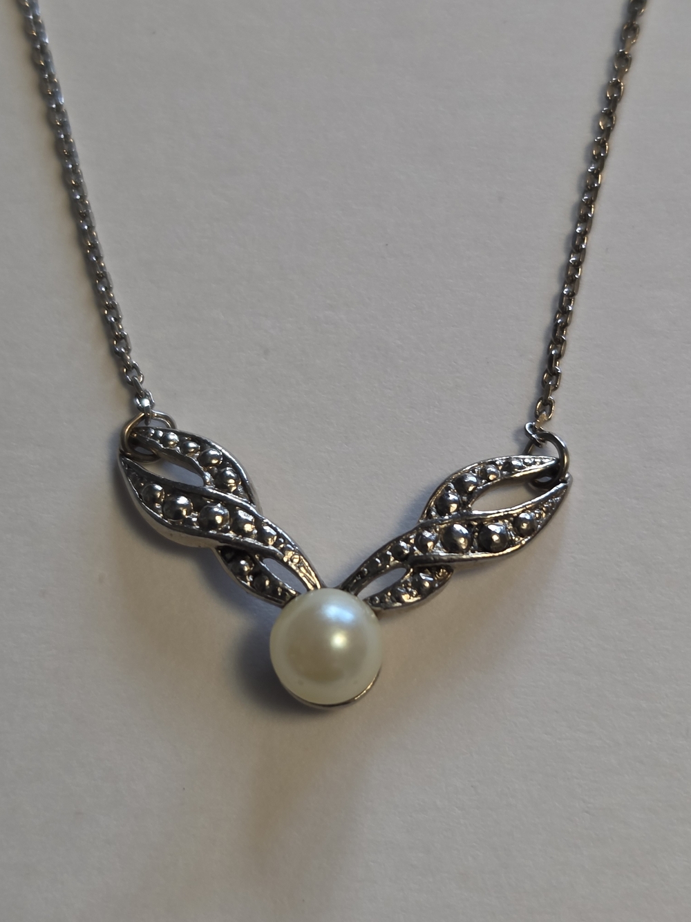Avon Silver-Tone 18" Chain with Sculptured Center Faux Pearl Bib Necklace
